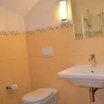 Traditionelles Reetdachhaus Mit Sauna- Kaminofen Und Privatem Wasserzugang By Interhome