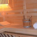 Traditionelles Reetdachhaus Mit Sauna- Kaminofen Und Privatem Wasserzugang By Interhome 펜션