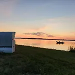 Traditionelles Reetdachhaus Mit Sauna- Kaminofen Und Privatem Wasserzugang By Interhome