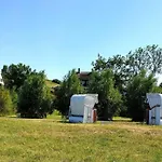 펜션 Traditionelles Reetdachhaus Mit Sauna- Kaminofen Und Privatem Wasserzugang By Interhome 가거