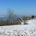 펜션 Traditionelles Reetdachhaus Mit Sauna- Kaminofen Und Privatem Wasserzugang By Interhome *