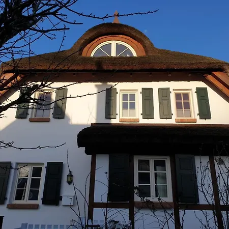 Casa de Férias Traditionelles Reetdachhaus Mit Sauna- Kaminofen By Interhome *