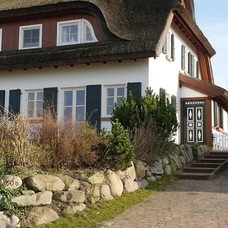 Traditionelles Reetdachhaus Mit Sauna- Kaminofen By Interhome * Gager