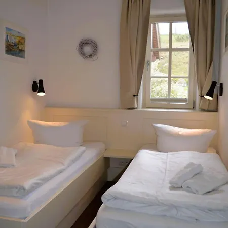 Traditionelles Reetdachhaus Mit Sauna- Kaminofen By Interhome Gager