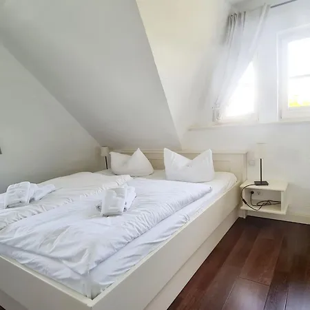 Traditionelles Reetdachhaus Mit Sauna- Kaminofen By Interhome *