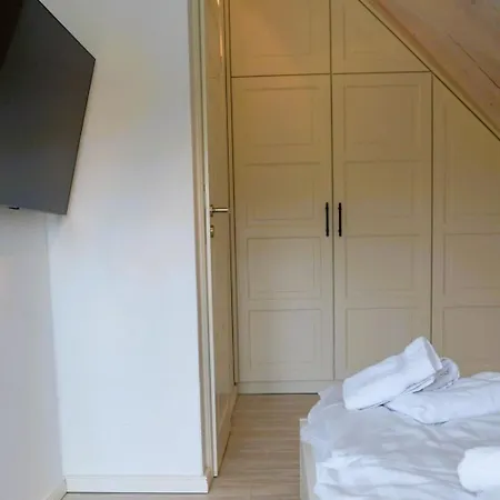 Traditionelles Reetdachhaus Mit Sauna- Kaminofen Und Privatem Wasserzugang By Interhome * 加格尔