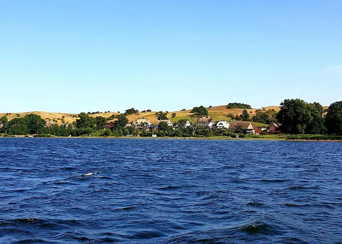 Tatil Evi Traditionelles Reetdachhaus Mit Sauna- Kaminofen Und Privatem Wasserzugang By Interhome *