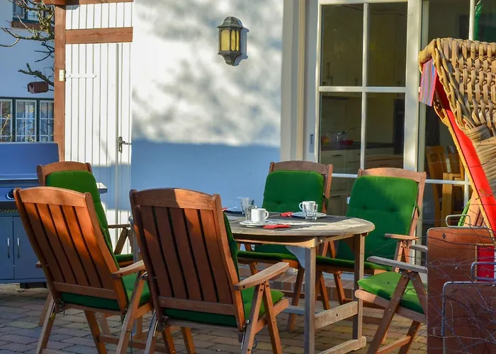 Traditionelles Reetdachhaus Mit Sauna- Kaminofen Und Privatem Wasserzugang By Interhome