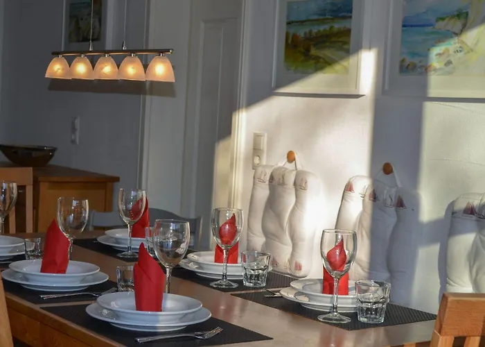 Traditionelles Reetdachhaus Mit Sauna- Kaminofen Und Privatem Wasserzugang By Interhome