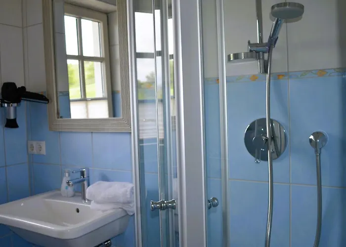 Traditionelles Reetdachhaus Mit Sauna- Kaminofen Und Privatem Wasserzugang By Interhome * 加格尔