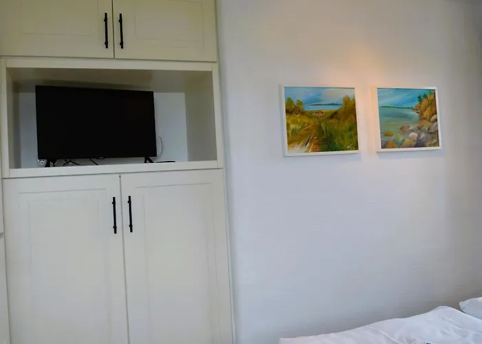 Traditionelles Reetdachhaus Mit Sauna- Kaminofen Und Privatem Wasserzugang By Interhome * Gager