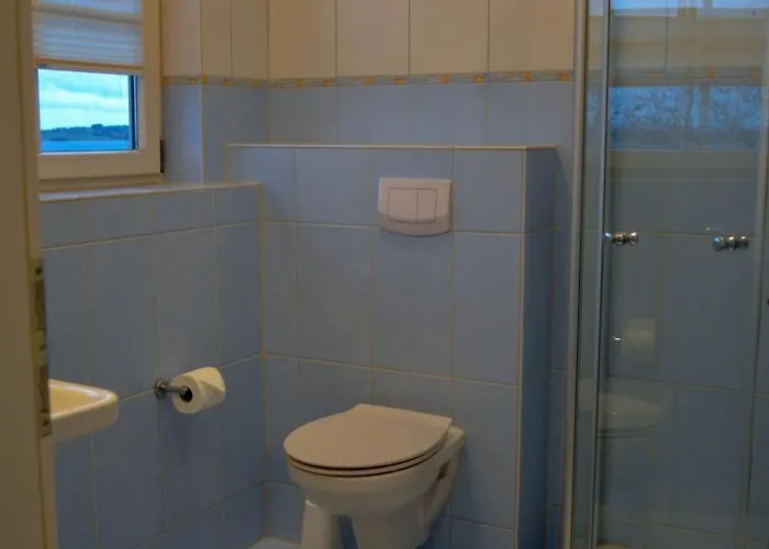 Traditionelles Reetdachhaus Mit Sauna- Kaminofen Und Privatem Wasserzugang By Interhome * Gager