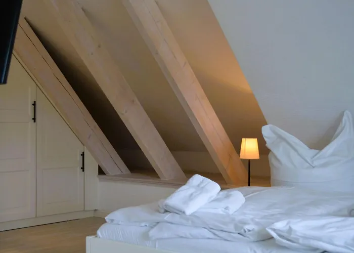 Traditionelles Reetdachhaus Mit Sauna- Kaminofen Und Privatem Wasserzugang By Interhome * 加格尔