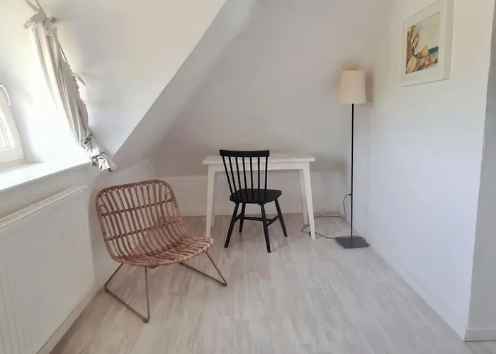Traditionelles Reetdachhaus Mit Sauna- Kaminofen Und Privatem Wasserzugang By Interhome *
