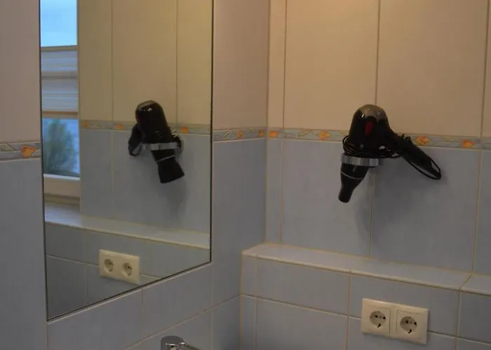 Traditionelles Reetdachhaus Mit Sauna- Kaminofen Und Privatem Wasserzugang By Interhome *